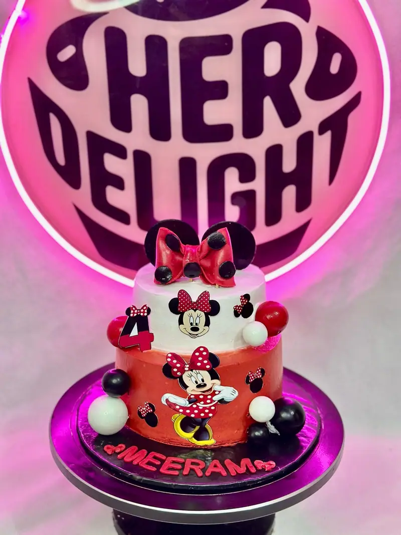 Minnie Mouse themed 4th birthday cake